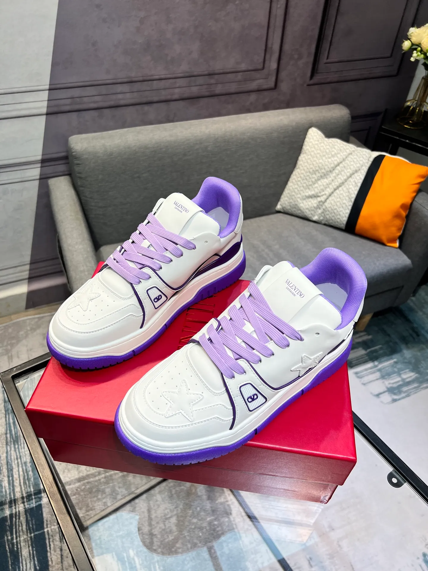 Men's Men's Shoes 💰660 Valentino 2023 early autumn new star shoes are now online! Wang Hedi and Ren Jialun have been worn by many celebrities. Who can refuse the same couple shoes as Wang Hedi! The design of Stars Stab My Heart is cool and spicy. The material of the shoes is cowhide, and every color is beautiful! Size 35-40, men’s size 39-44 (women’s 41, men’s 38, 45🉑️customized)